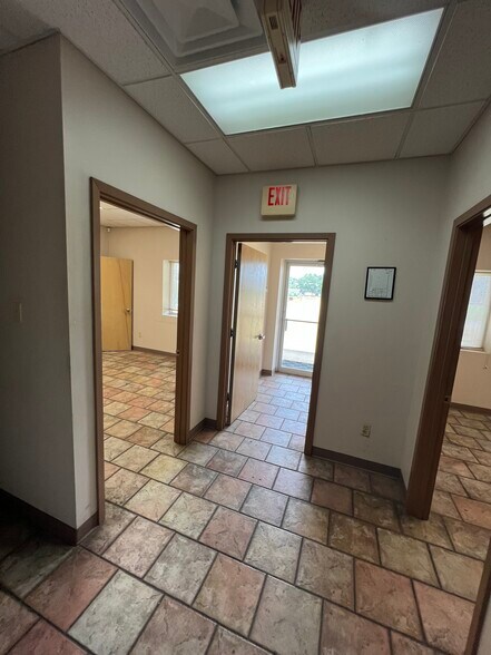 More Photos Of 240 Corporate Dr, Sibley Distribution For Lease