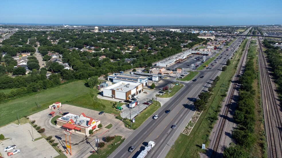 More Photos Of 1005 N Saginaw Blvd, Saginaw Storefront Retail Office For Lease