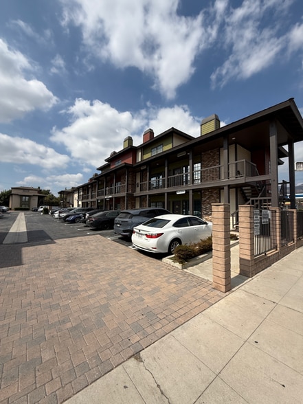 More Photos Of 207 W Alameda Ave, Burbank Office For Sale