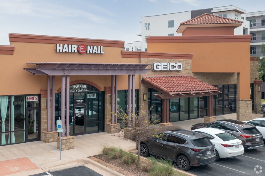 More Photos Of 11101 Burnet Rd, Austin Health Club For Lease