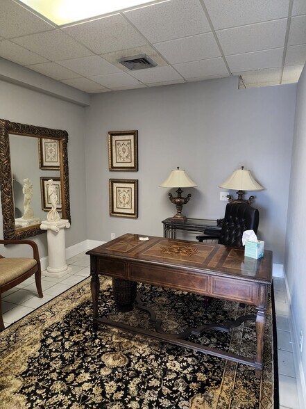 More Photos Of 4420 Tamiami Trl E, Naples Office For Lease