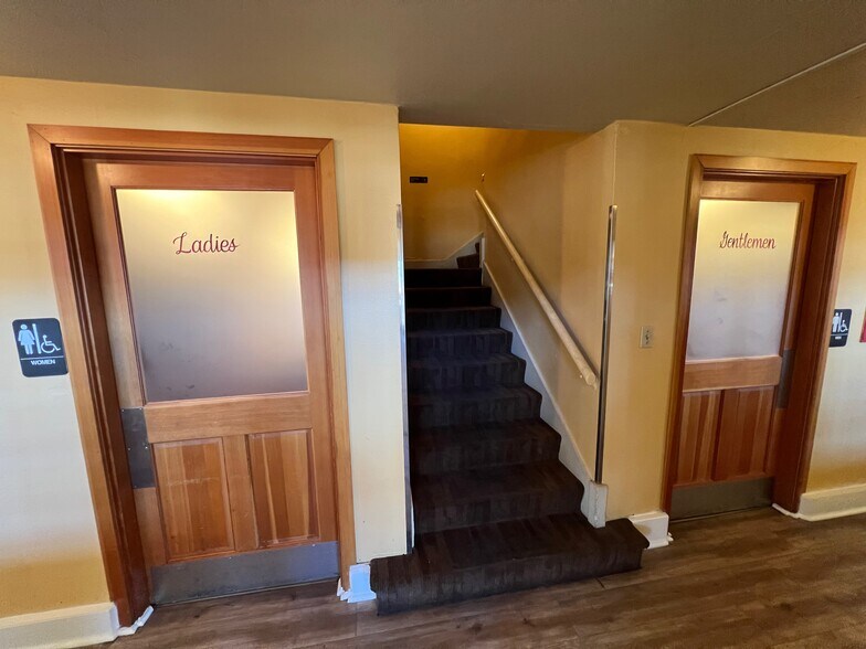 More Photos Of 520 4th Ave E, Olympia Restaurant For Sale