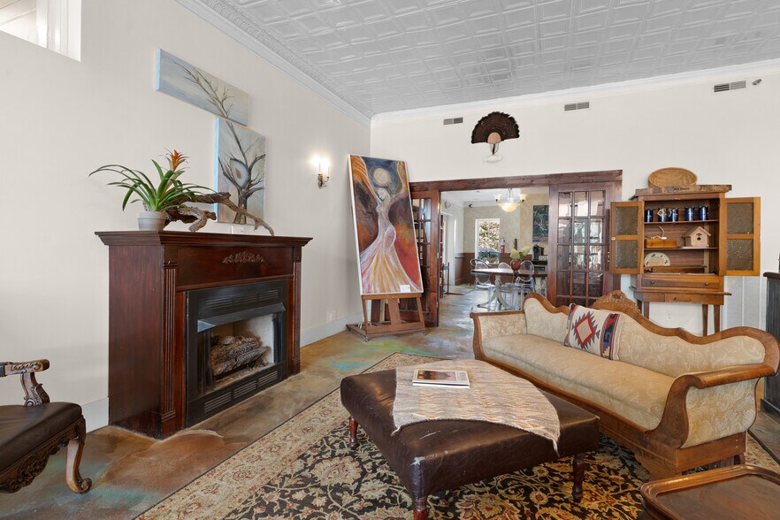 More Photos Of 108 Cumberland St E, Cowan Specialty For Sale