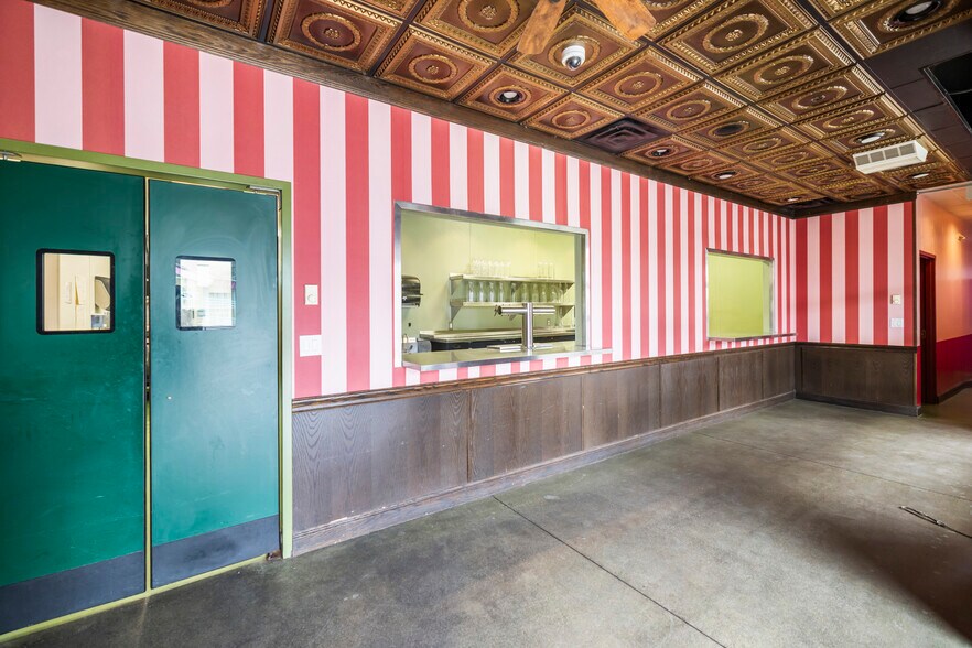 More Photos Of 2501 & 2519 Marshall St NE, Minneapolis Restaurant For Sale