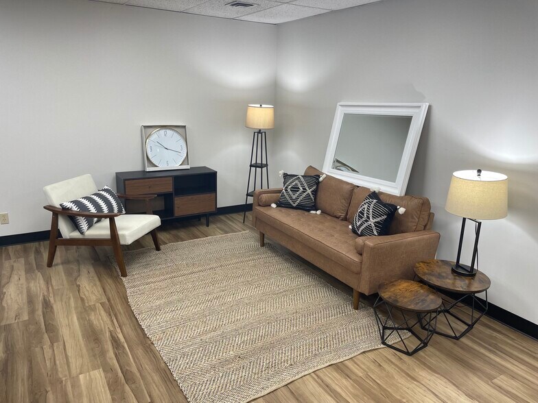 More Photos Of 3015 E Skelly Dr, Tulsa Medical For Lease