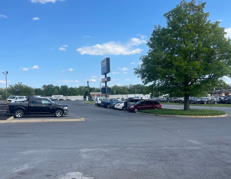More Photos Of 102-122 Railway Ln, Hagerstown General Retail For Lease
