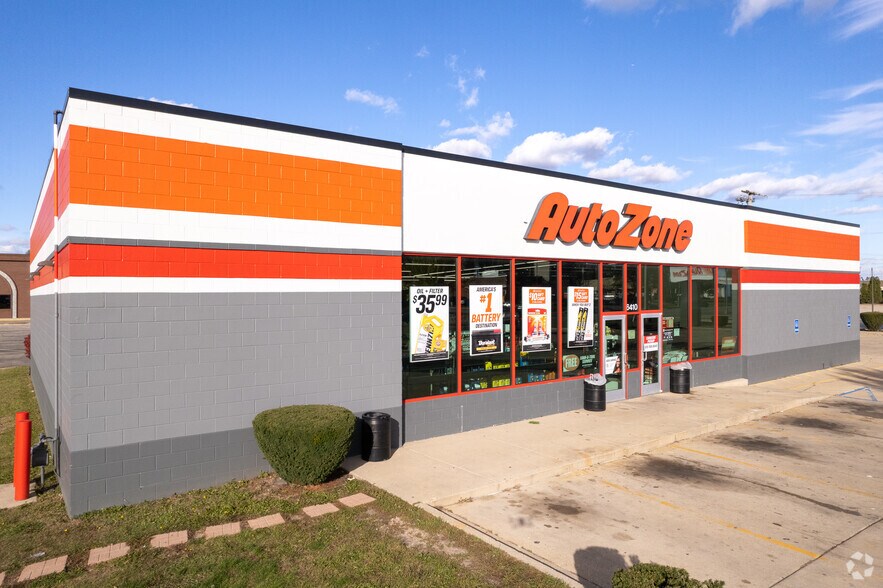 More Photos Of 29 Crystal Lake Plz, Crystal Lake Unknown For Lease