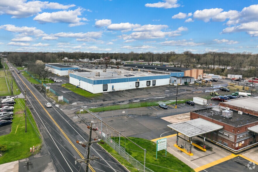 More Photos Of 100 Main St, Tullytown Warehouse For Lease