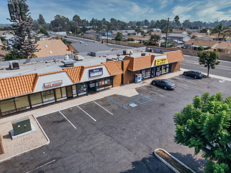 More Photos Of 20942-20948 Bloomfield Ave, Lakewood Unknown For Lease