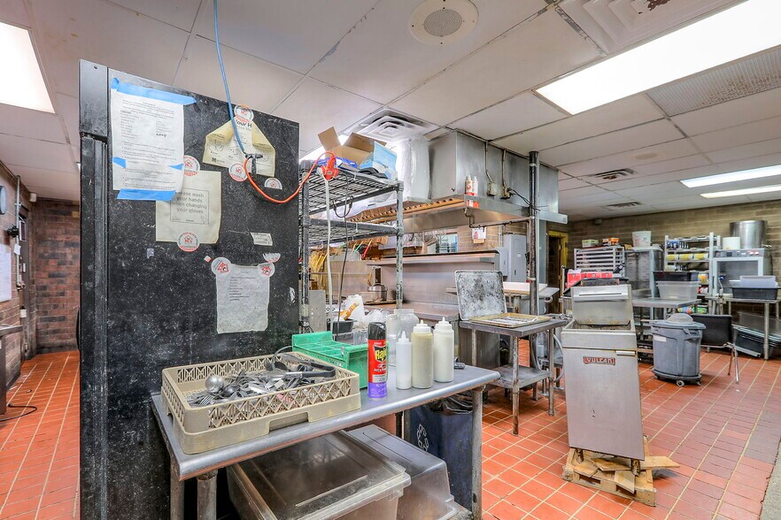 More Photos Of 330 E 135th St, Kansas City Restaurant For Sale