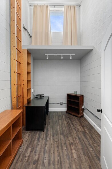 More Photos Of 101 E Marshall St, Remington Storefront Retail Office For Lease