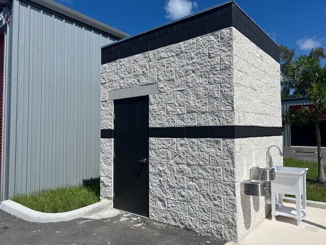 More Photos Of 2750 N Tamiami Trl, North Fort Myers Light Manufacturing For Lease