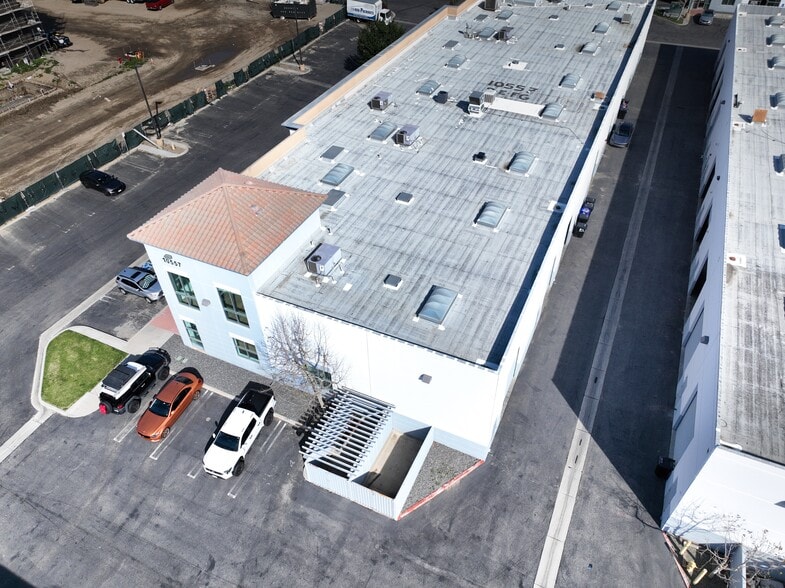 More Photos Of 10557 Juniper Ave, Fontana Warehouse For Lease