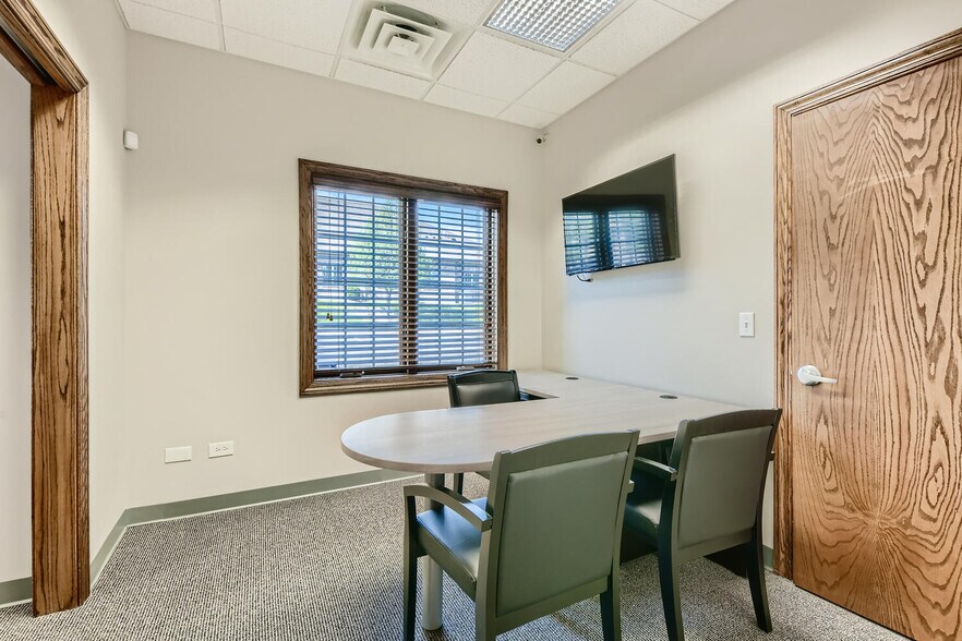 More Photos Of 108 S Wynstone Park Dr, North Barrington Office For Lease