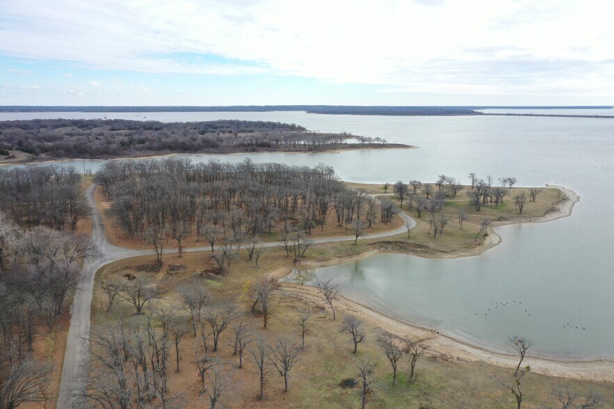 More Photos Of 13947 Reel Ln, Madill Marina For Sale