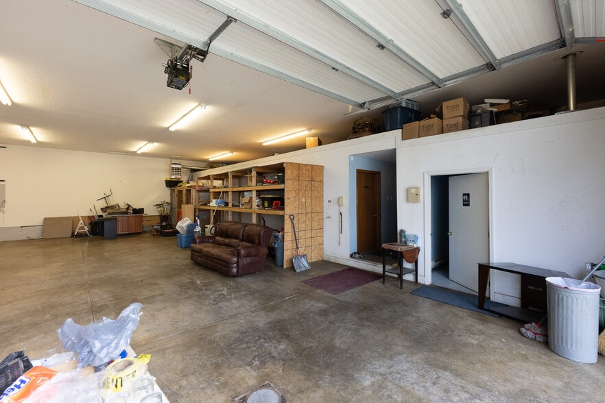 More Photos Of 80 Vine St, Newark Light Distribution For Sale