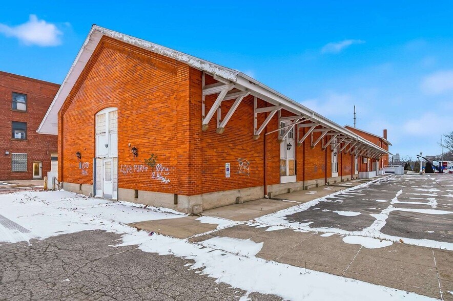 More Photos Of 412 E River St, Elyria Office For Sale