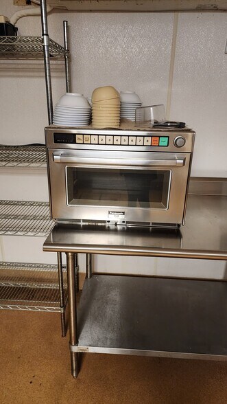 More Photos Of 66 Hawthorne Dr, Bedford Apartments For Lease