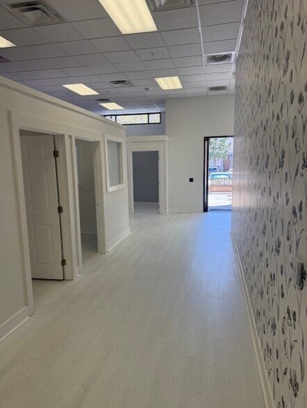 More Photos Of 211 Village Commons Blvd, Camarillo Storefront Retail Residential For Lease