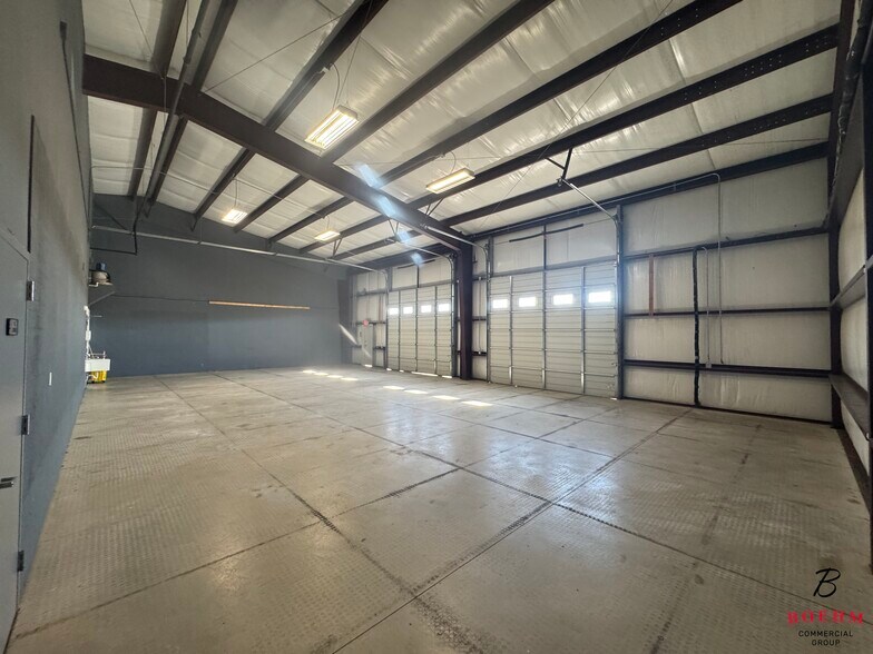 More Photos Of 4811 Quarry Run, San Antonio Light Distribution For Lease