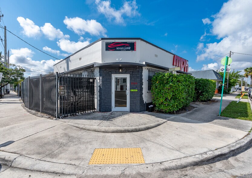 More Photos Of 660-680 NW 71st St, Miami Warehouse For Sale