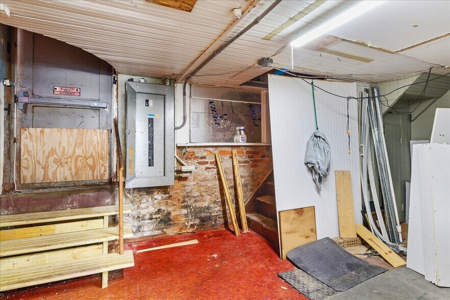 More Photos Of 120-124 W Columbus St, Kenton Storefront For Sale