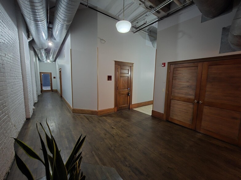 More Photos Of 1667 E 40th St, Cleveland Loft Creative Space For Sale
