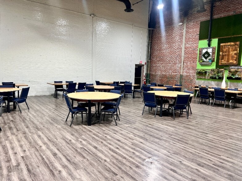 More Photos Of 416 S Glenwood Ave, Dalton Light Manufacturing For Sale