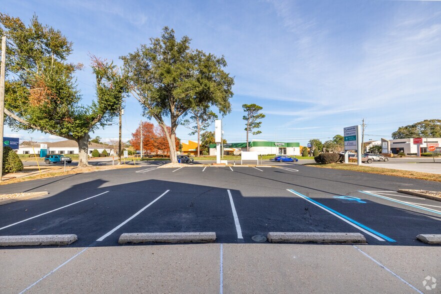 More Photos Of 4465 Bayou Blvd, Pensacola Office For Sale