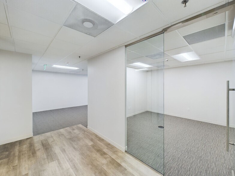 More Photos Of 8131 Lyndon B Johnson Fwy, Dallas Office For Lease