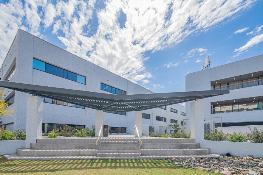 More Photos Of 1450 S Dobson Rd, Mesa Unknown For Lease