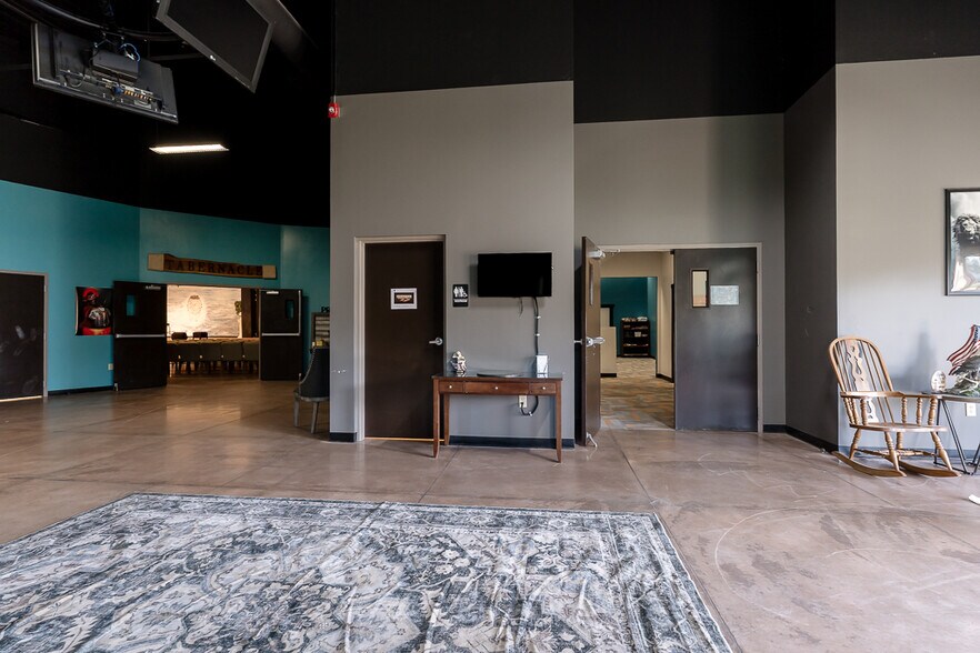 More Photos Of 2620 McLaughlin Ave, Muskegon General Retail For Sale