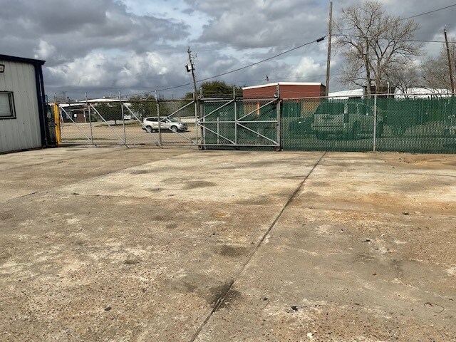 More Photos Of 1517 W Main St, La Porte Auto Repair For Sale