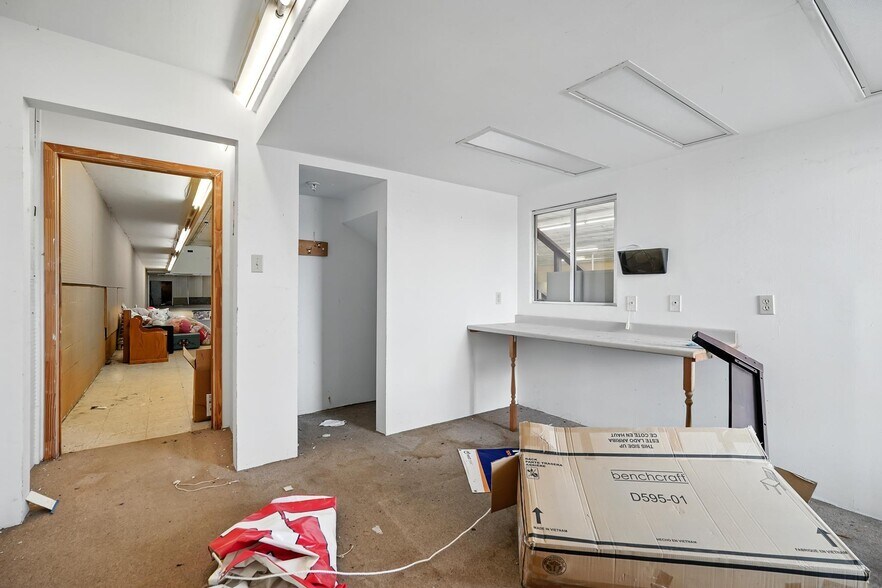 More Photos Of 500-511 E Broadway St, Sweetwater Storefront For Sale