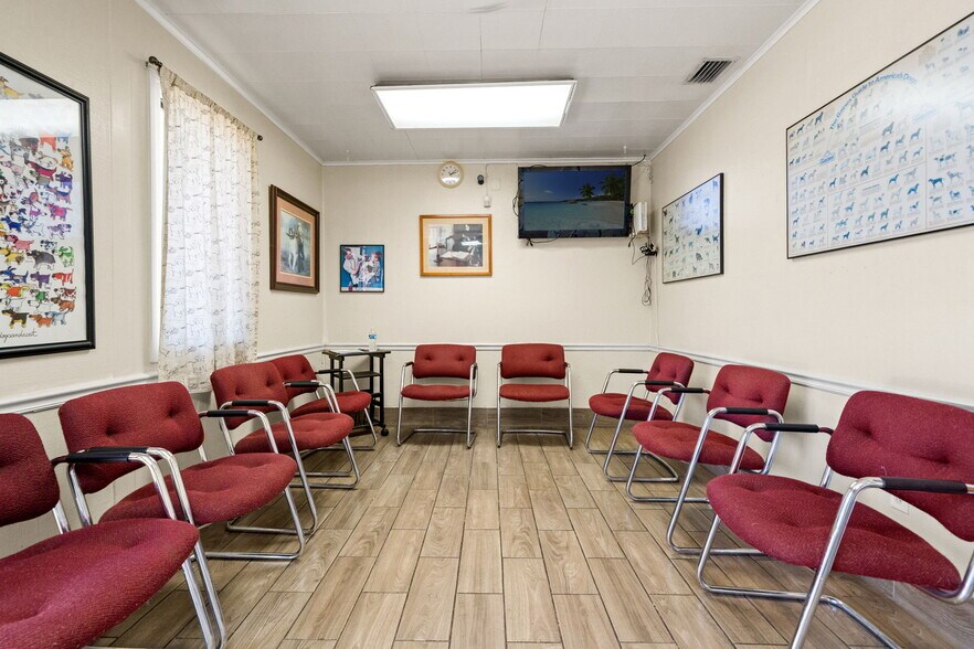 More Photos Of 6603 N Florida Ave, Tampa Veterinarian Kennel For Lease