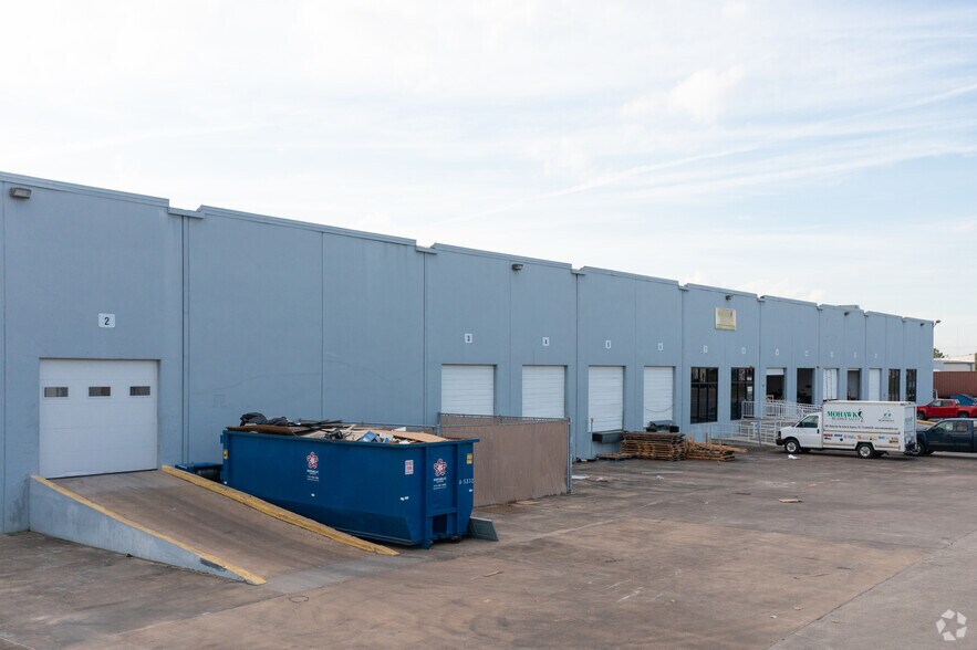 More Photos Of 8801 Wallisville Rd, Houston Warehouse For Lease