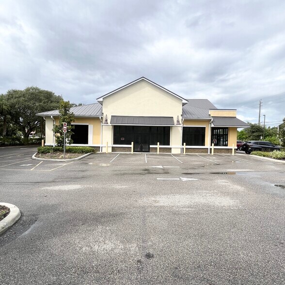 More Photos Of 727 Sebastian Blvd, Sebastian Storefront Retail Office For Lease