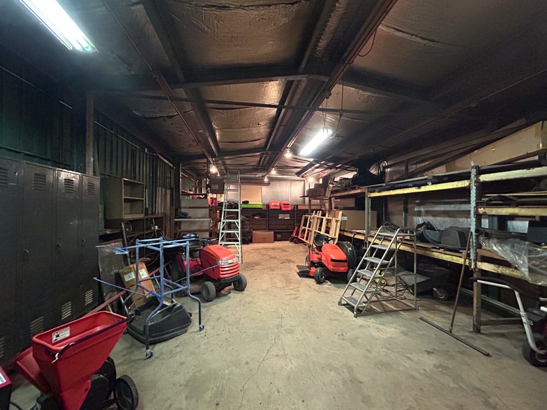 More Photos Of 217 In-930, New Haven Freestanding For Sale