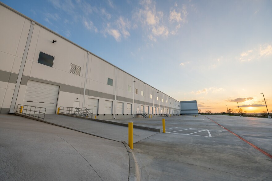 More Photos Of 370 BFG 9000 Way, Taylor Warehouse For Sale