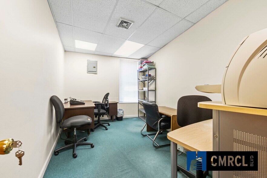 More Photos Of 131 Beverley, Brooklyn Flex For Lease