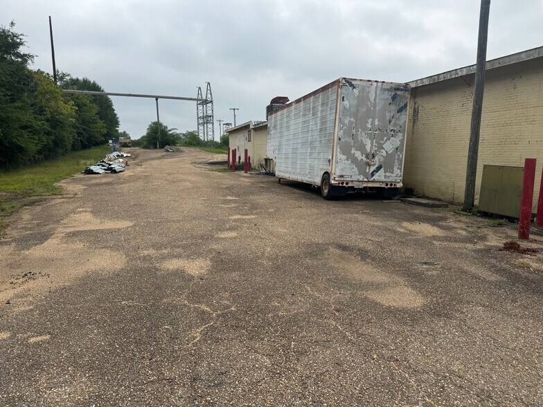 More Photos Of 1002 Douglas Ave, Opp Manufacturing For Lease