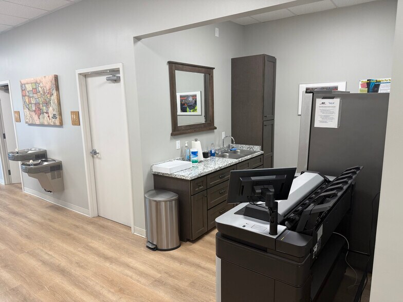More Photos Of 320 Seagle St, Huntersville Loft Creative Space For Lease