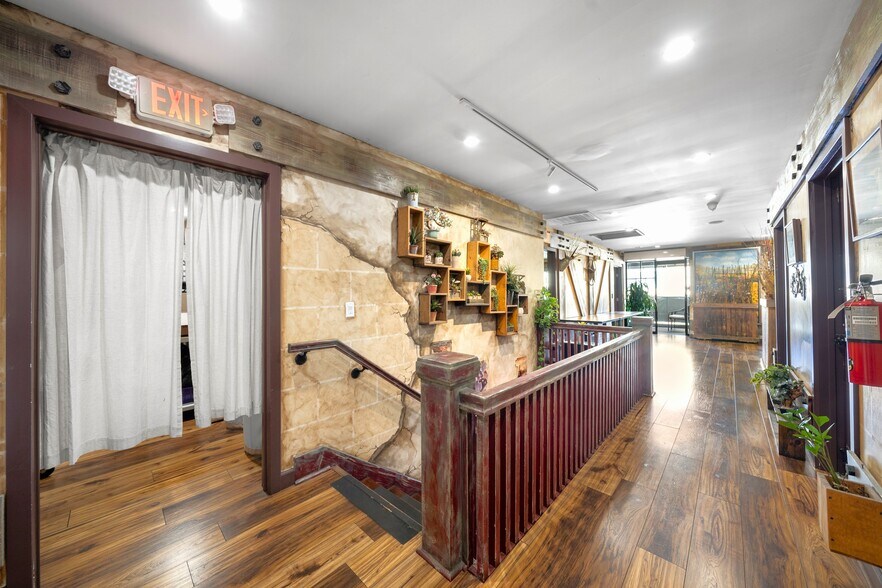 More Photos Of 228 S Oxford Ave, Los Angeles General Retail For Sale