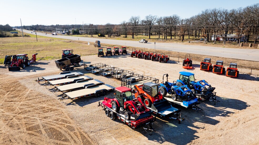 More Photos Of 1885 17th NE st, Paris General Retail For Sale