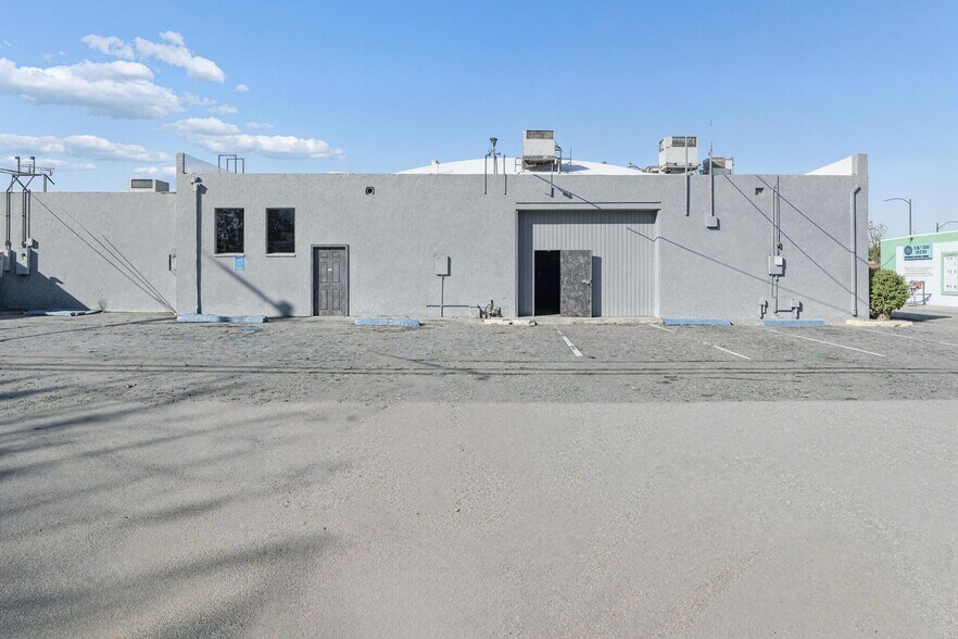 More Photos Of 4000-4004 W Burbank Blvd, Burbank Freestanding For Sale