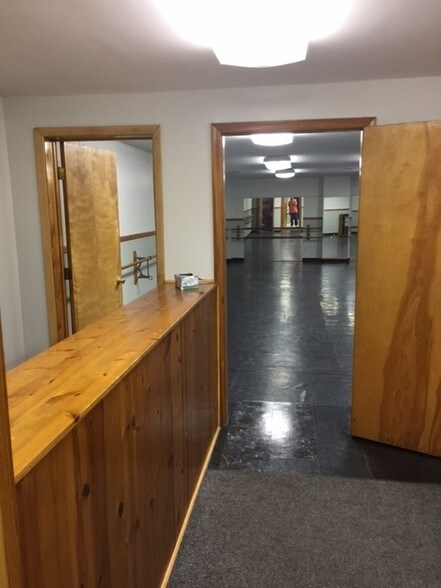 More Photos Of 1910 Washington Valley Rd, Martinsville Storefront Retail Office For Sale