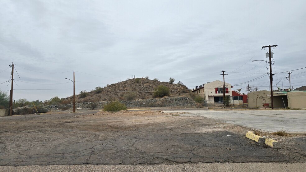 More Photos Of 225-307 W Hatcher Rd, Phoenix General Retail For Sale