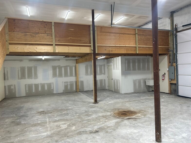 More Photos Of 262 Washington St, Warwick Warehouse For Sale
