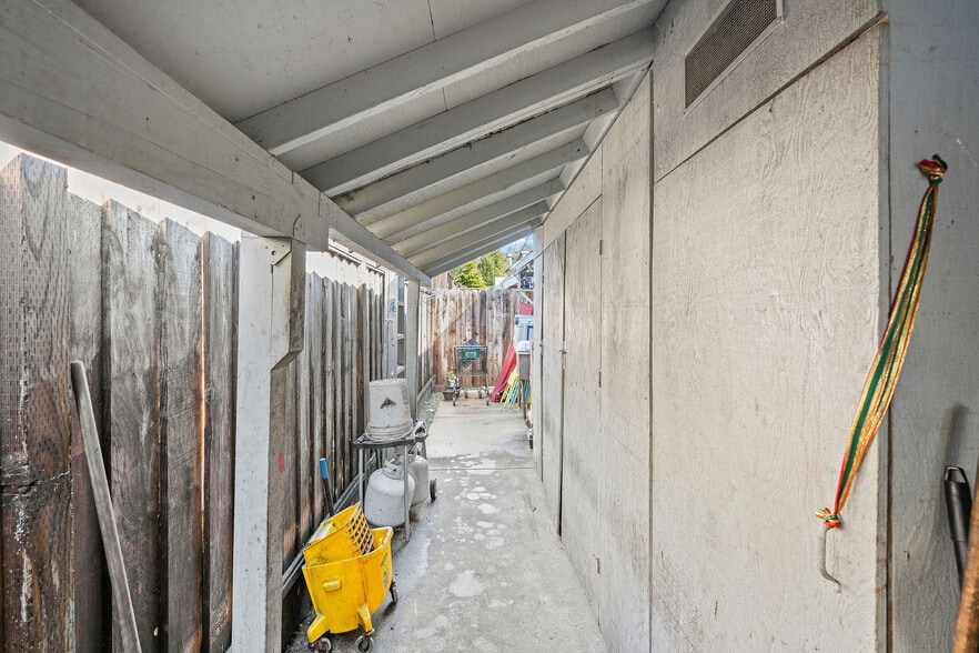 More Photos Of 21245 E Cliff Dr, Santa Cruz Storefront Retail Office For Lease