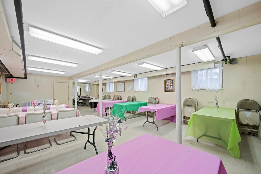 More Photos Of 109 Roslyn Rd, Roslyn Heights Religious Facility For Lease